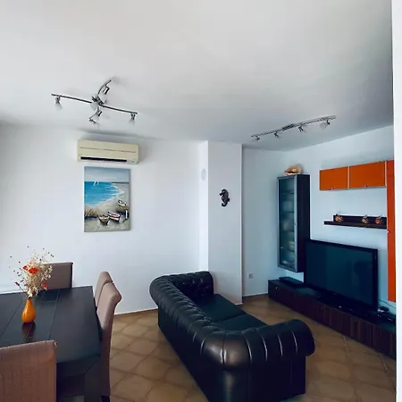 Bellevue Beachfront Paradise Apartment *