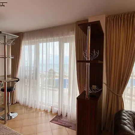 Bellevue Beachfront Paradise Apartment