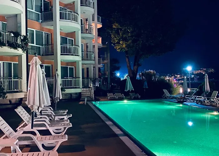 Bellevue Beachfront Paradise アパート *