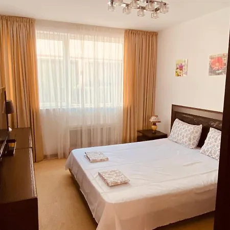 Bellevue Beachfront Paradise Apartament