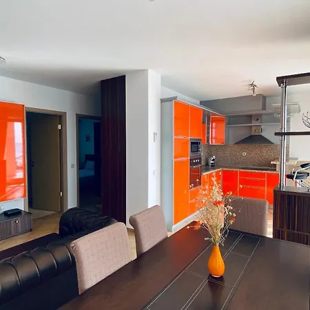 Bellevue Beachfront Paradise *