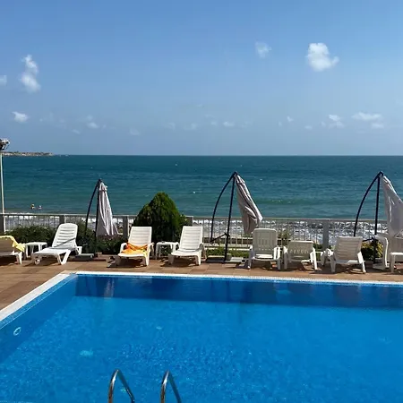 Bellevue Beachfront Paradise