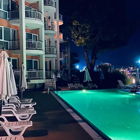 Bellevue Beachfront Paradise Apartament *