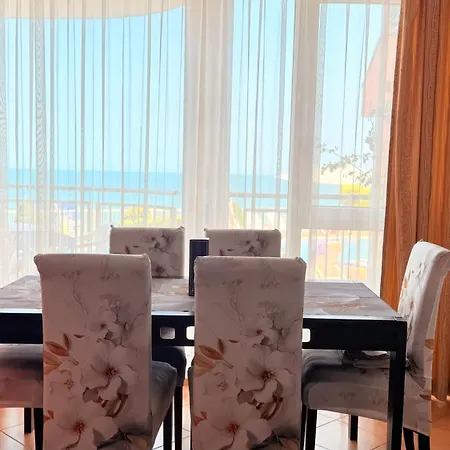 Apartment Bellevue Beachfront Paradise *
