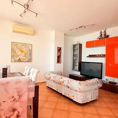 Bellevue Beachfront Paradise Apartment *