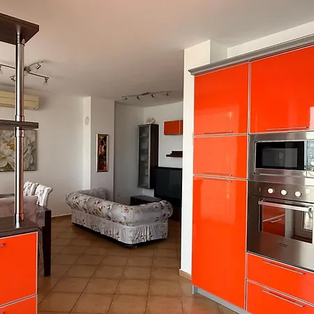 Bellevue Beachfront Paradise Apartment Rawda
