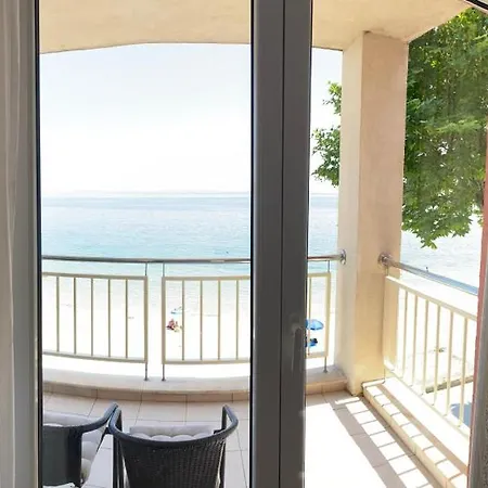 Bellevue Beachfront Paradise Apartment