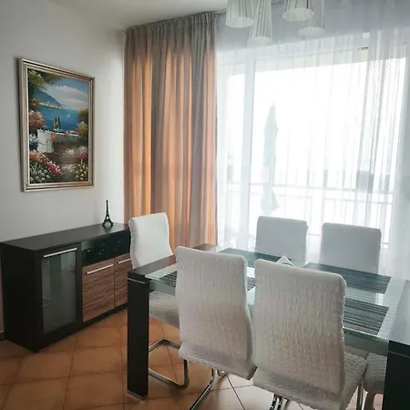 Bellevue Beachfront Paradise Apartment *