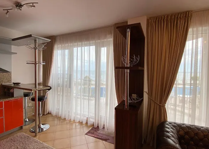 Bellevue Beachfront Paradise Daire