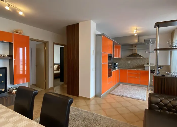 Bellevue Beachfront Paradise Daire