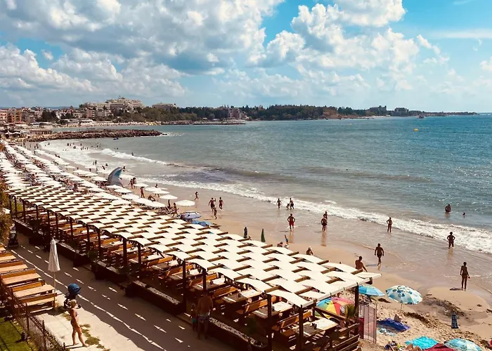 Daire Bellevue Beachfront Paradise *